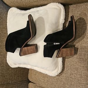Vince Camuto black suede shoes